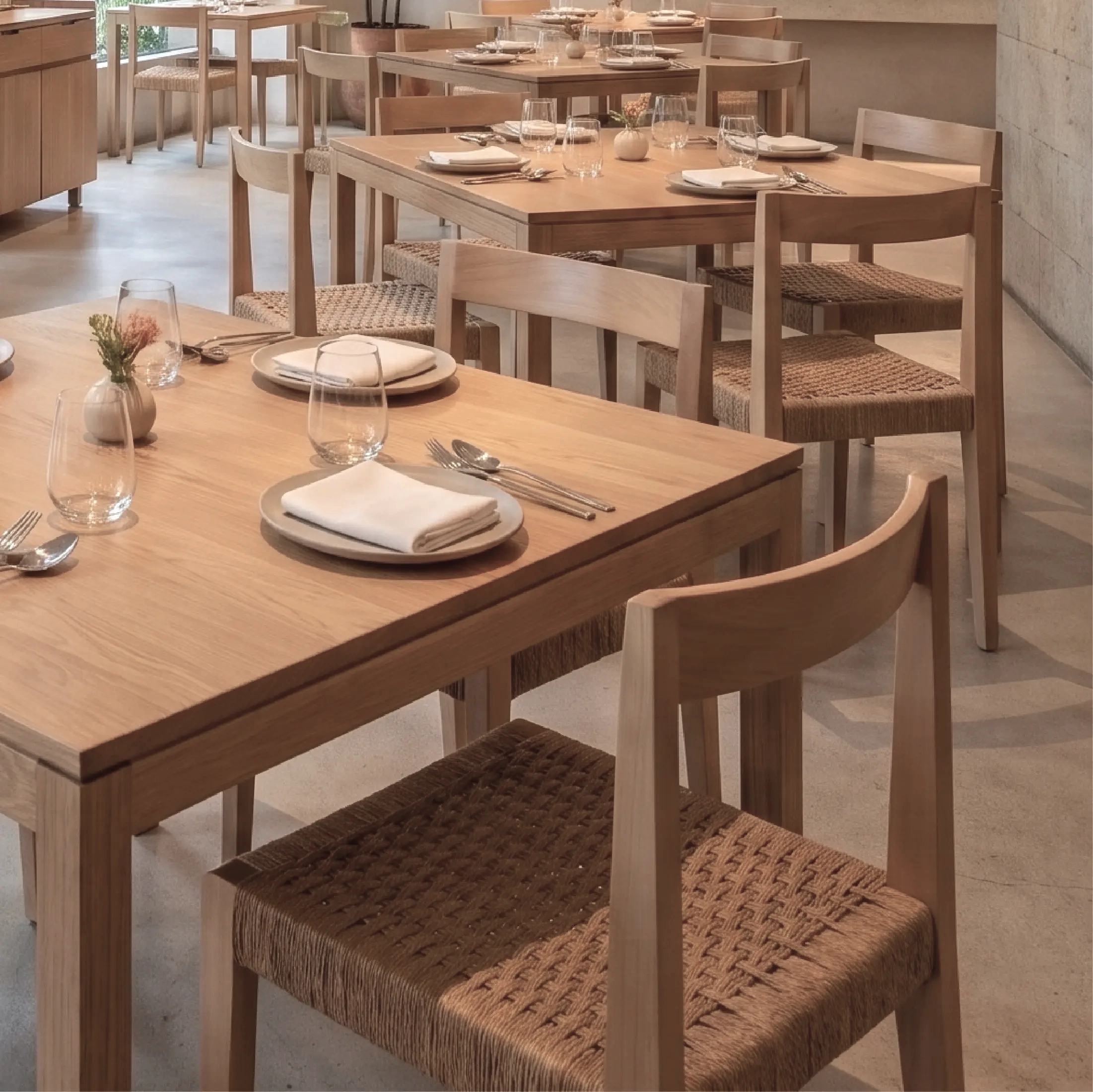 Silla Matilde asiento tejido.