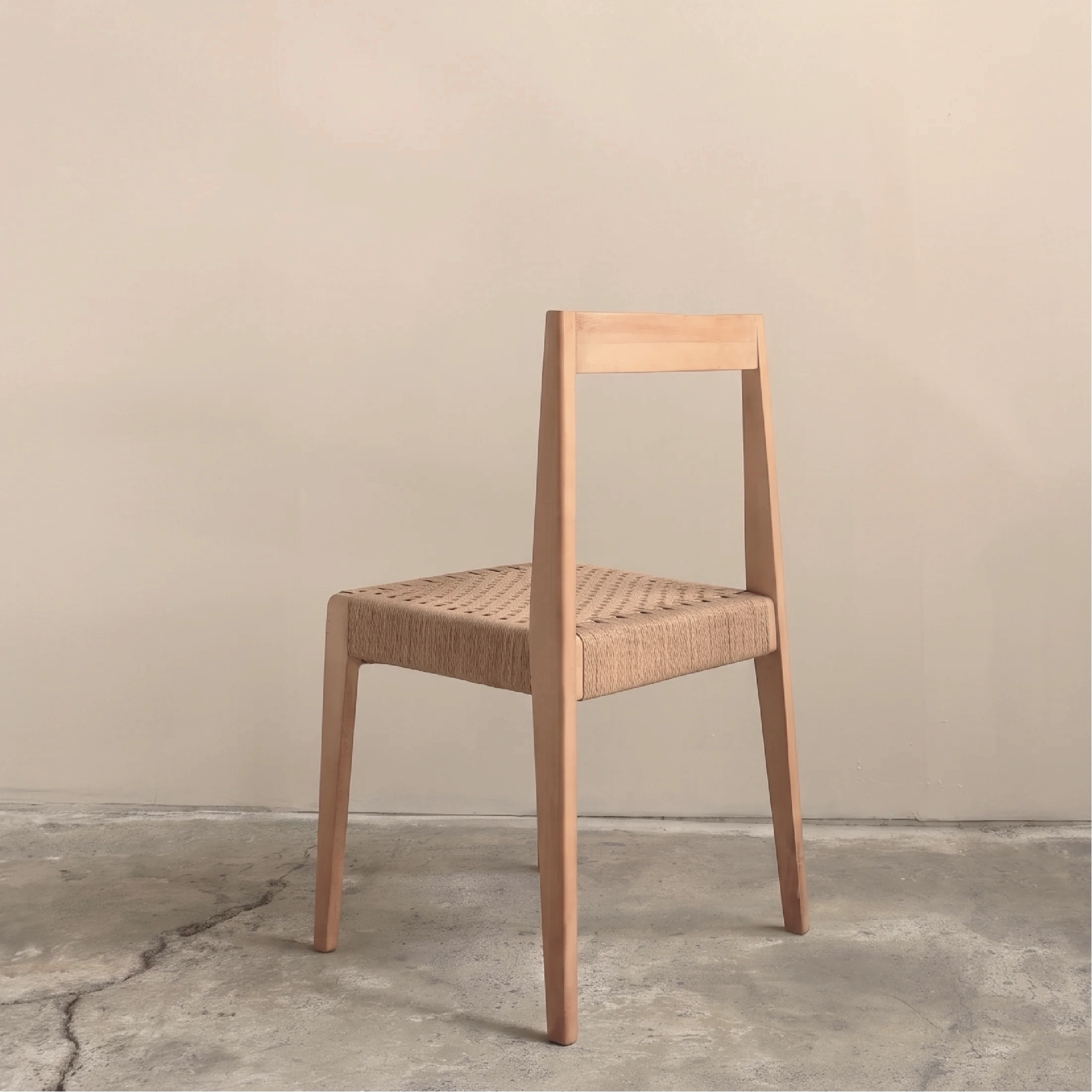 Silla Matilde asiento tejido.